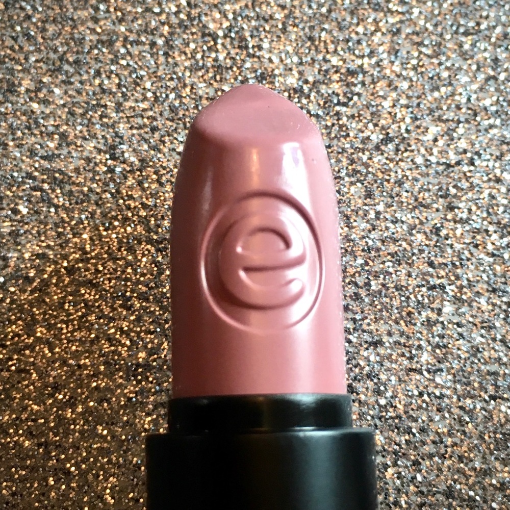 Essence Lipstick Nude #03 Come Naturally